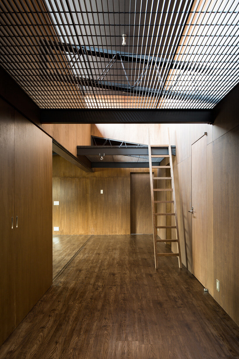 two floating floors add space for sunbathing inside tokyo house by toru kashihara architects