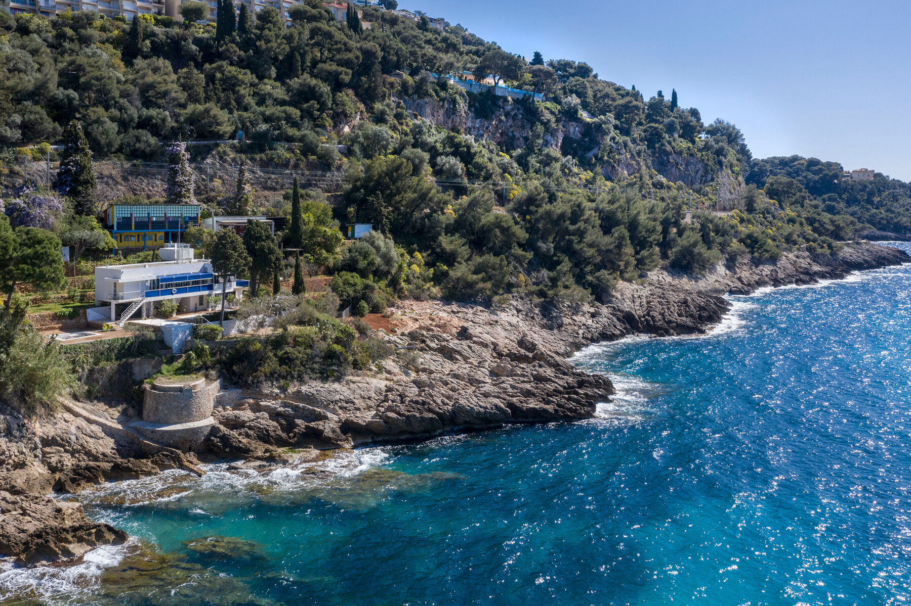 villa-e-1027-eileen-gray-modernist-masterpiece-opens-to-the-public-designboom-09X