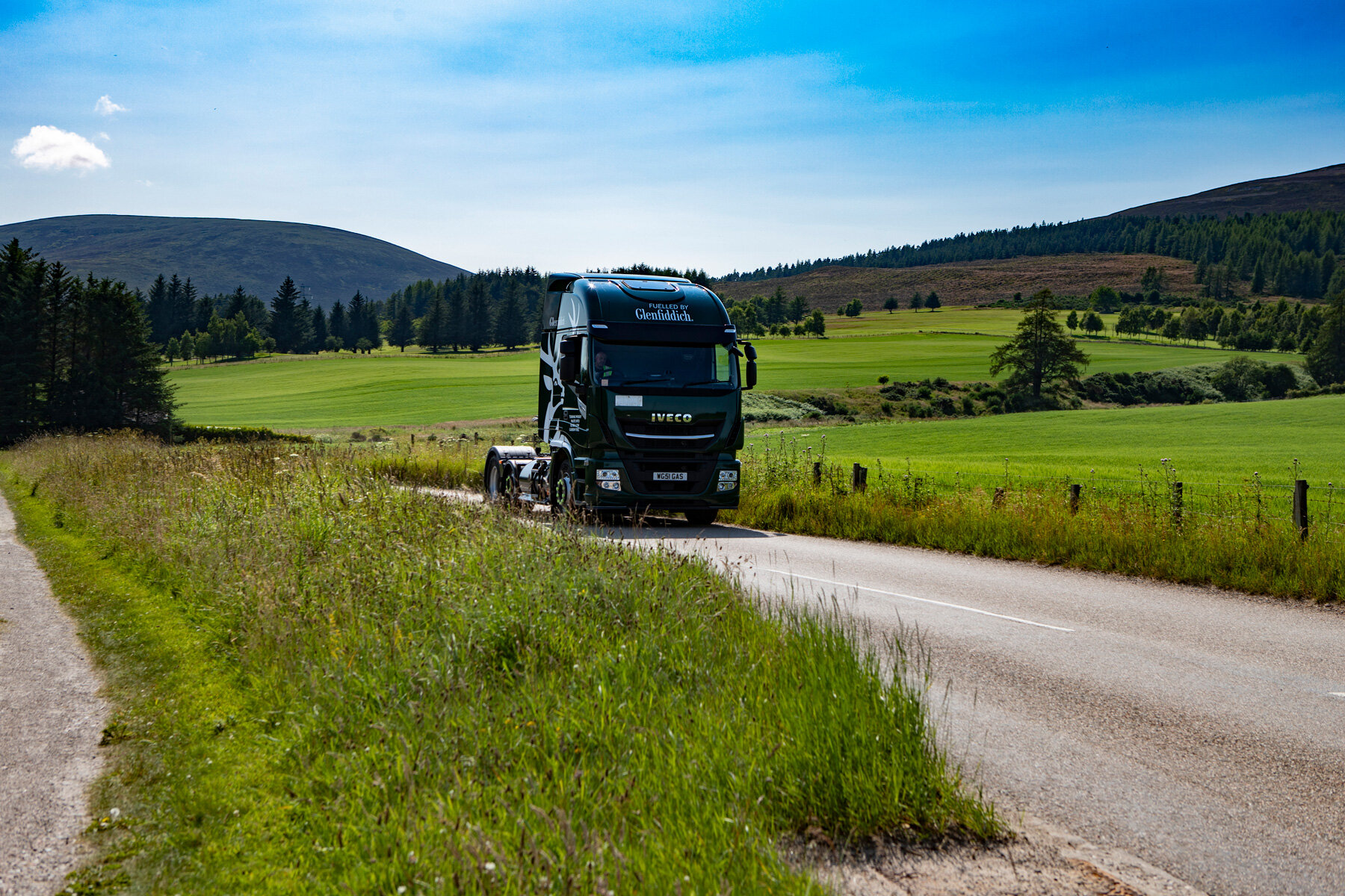 whisky-powered-trucks-designboom-03X