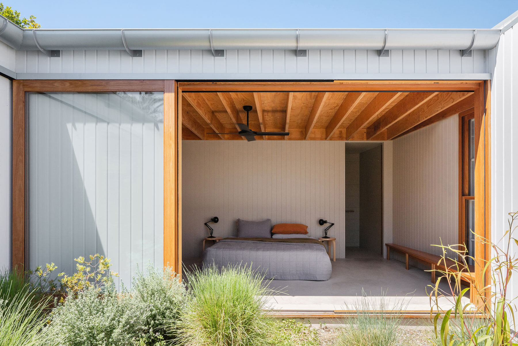 TRIBE-studio-bundenna-house-kit-australia-designboom-013