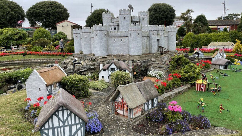 banksy confirms authorship of 'great british spraycation' works dotting the coast of england