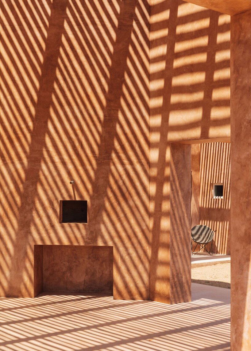 pigmented lime mortar + cork clad this vacation home beside long swimming pool in portugal