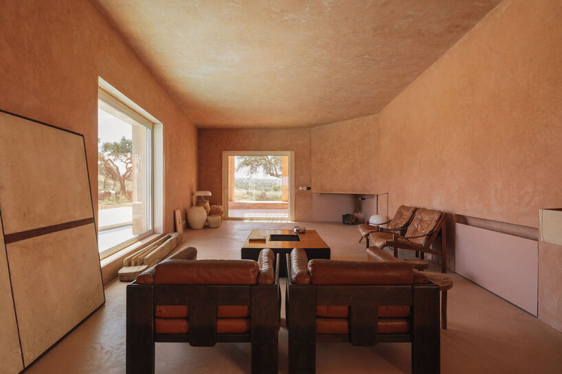 pigmented lime mortar + cork clad this vacation home beside long swimming pool in portugal