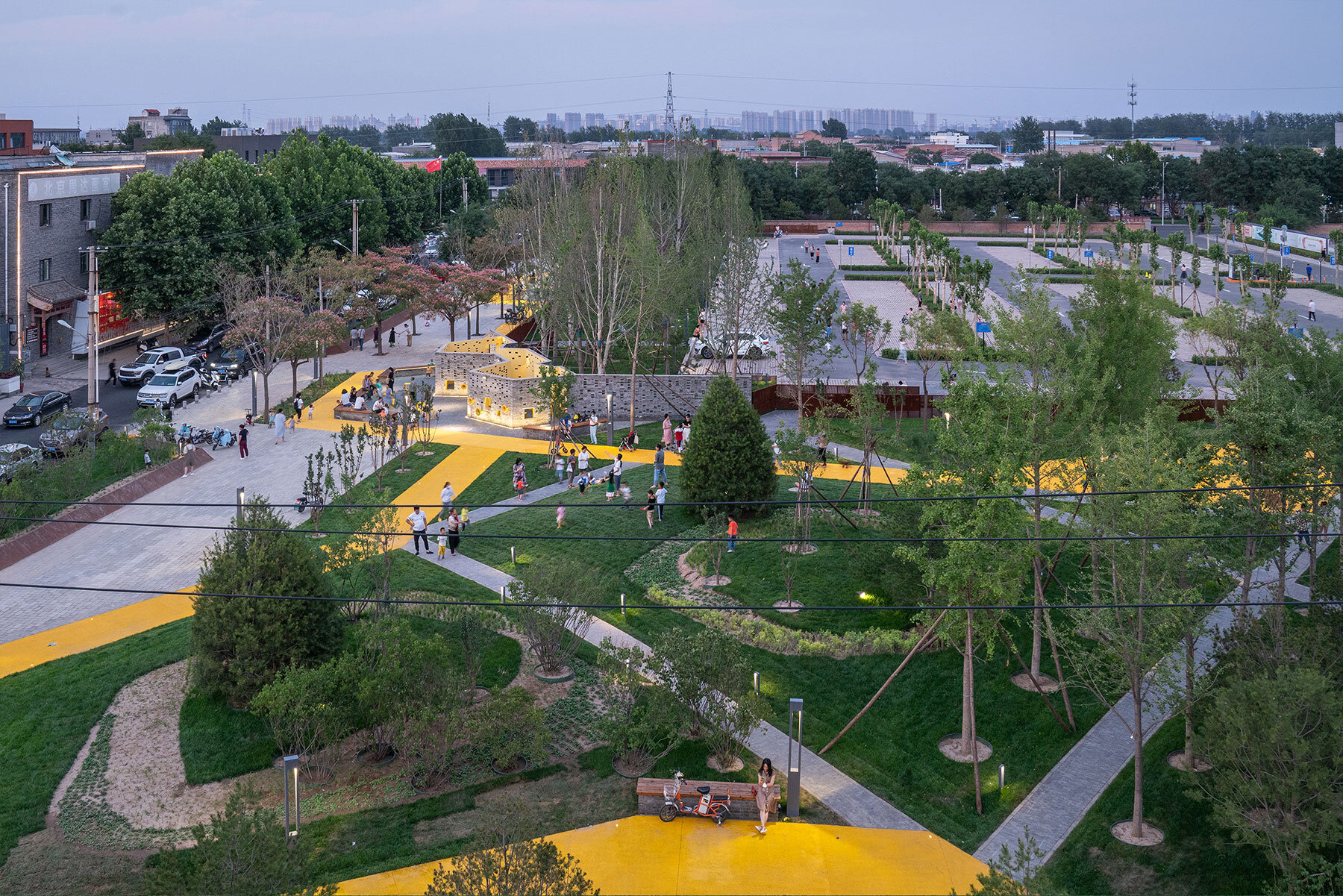crossboundaries' songzhuang micro park meanders over beijing streets
