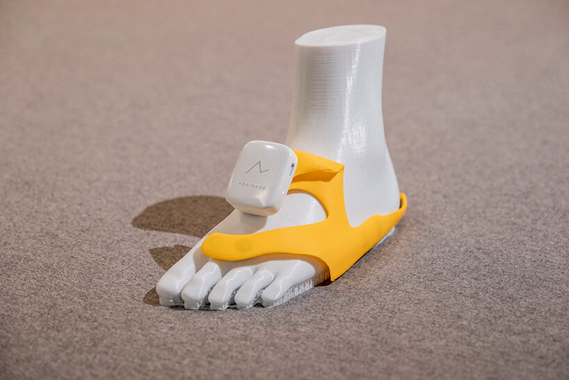 honda unveils ‘ashirase’, a navigation system in shoes to help the visually impaired while walking