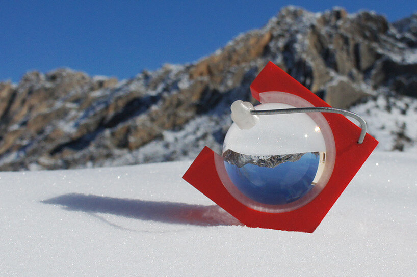 'kinichy' is a solar-powered spherical spotlight providing surprisingly strong illumination