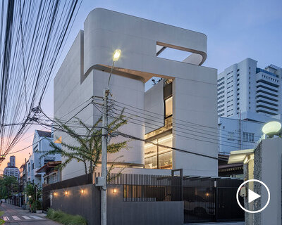 kuanchanok pakavaleetorn's 55 sathorn atrium is allowing windows to face inwards