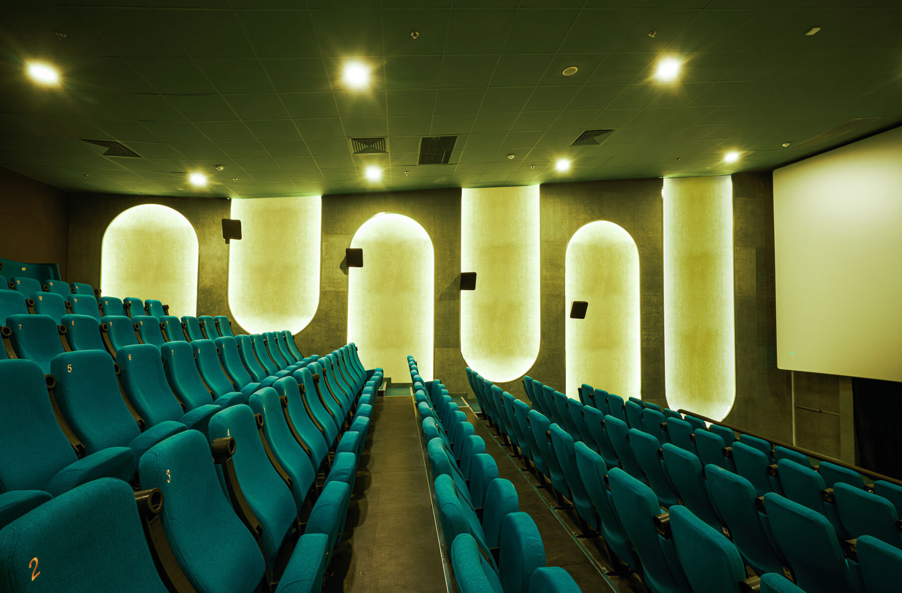 module-K-beta-cinema-HCMC-vietnam-designboom-017