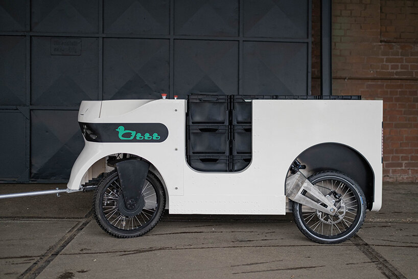 trailerduck is a self-powered trailer that can handle a payload of up to 300 kg