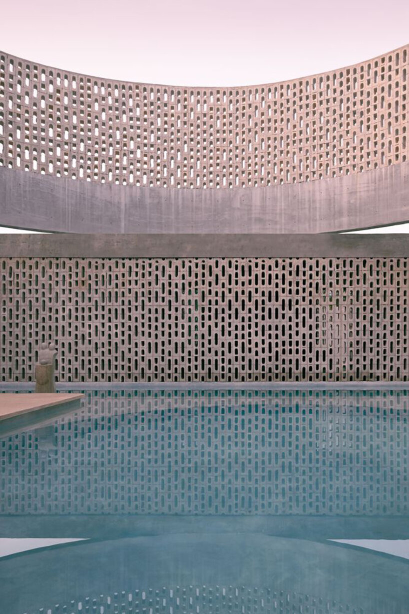 arkham projects wraps its wóolis house courtyard in a concrete lattice screen