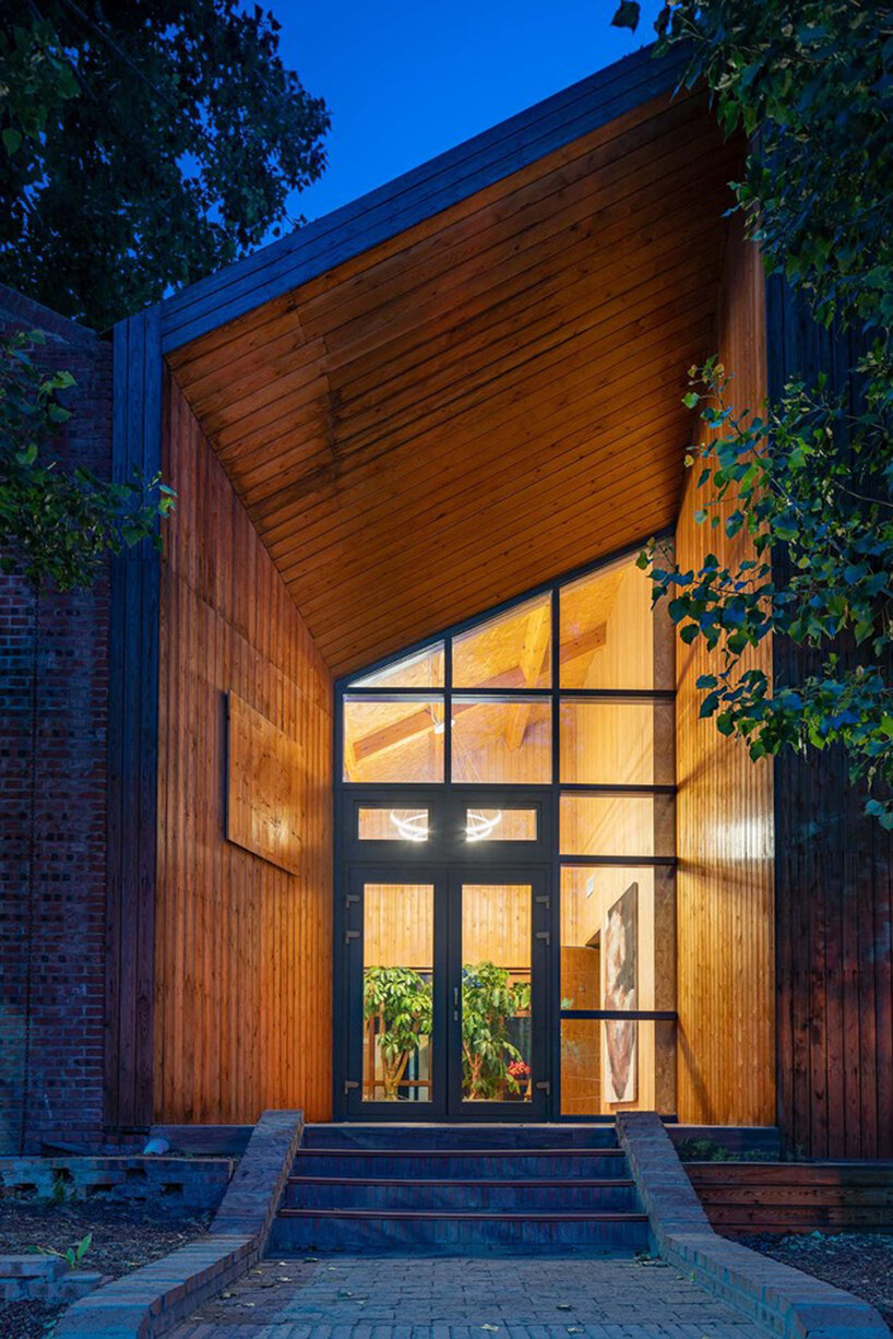 tenio works toward green self-sufficiency in rural beijing suburb with its zero house