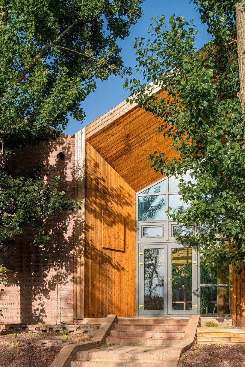 tenio works toward green self-sufficiency in rural beijing suburb with its zero house