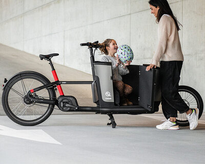 meet the first electric cargo family bike with an integrated children's door