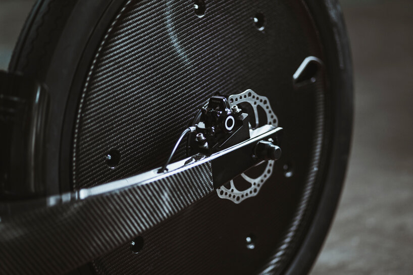 crowncruiser is a smart, high-performance e-bike with a retro look