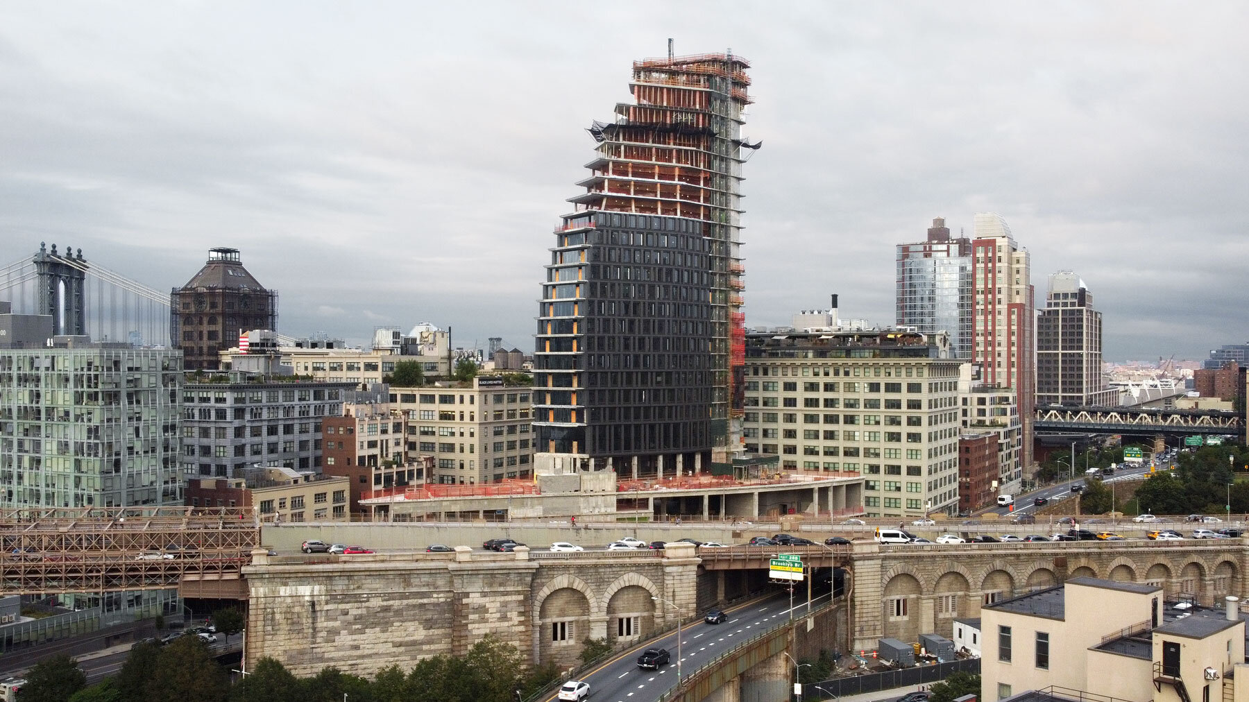 olympia-dumbo-hill-west-architects-new-york-city-studio-crow-designboom-011