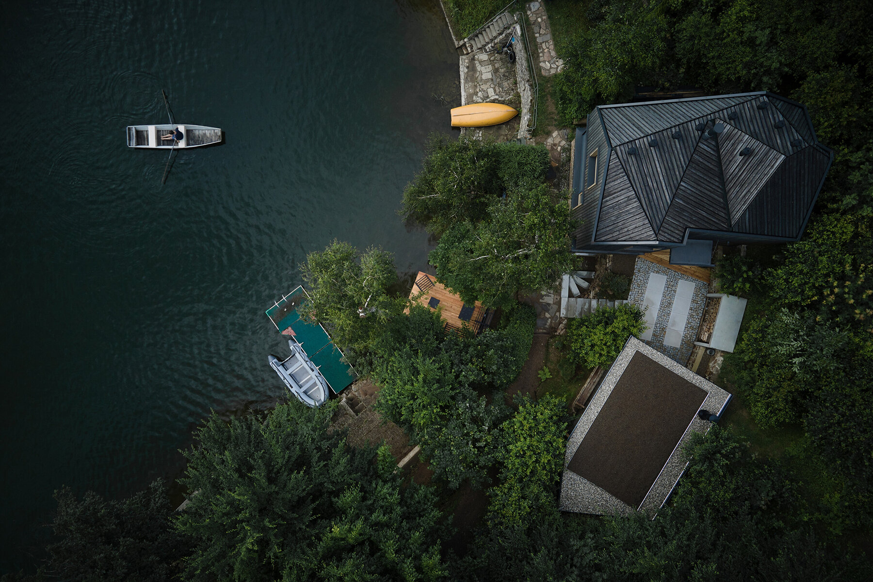 prodesi-domesi-cottage-inspired-by-a-ship-cabin-boysplaynice-designboom-08
