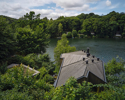 studio prodesi/domesi completes a waterside cottage inspired by a ship cabin