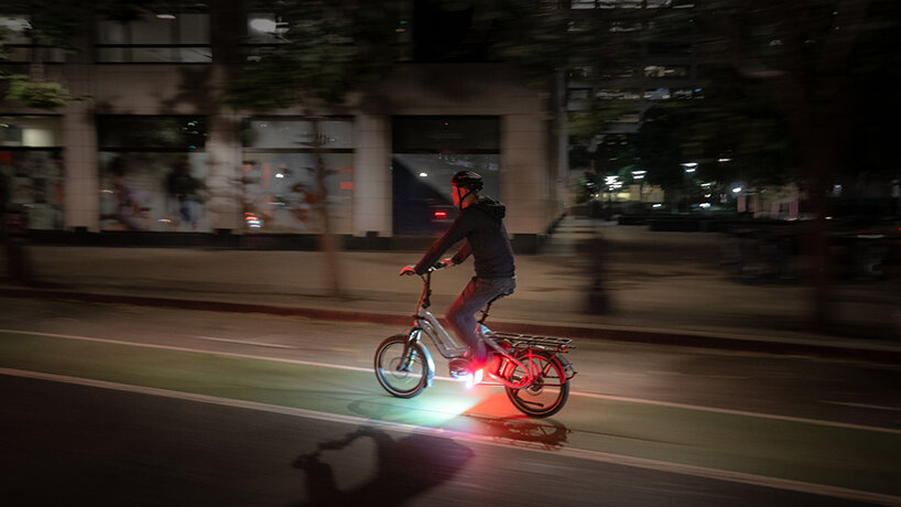 smart LED bike pedals pop up to keep you safe while riding