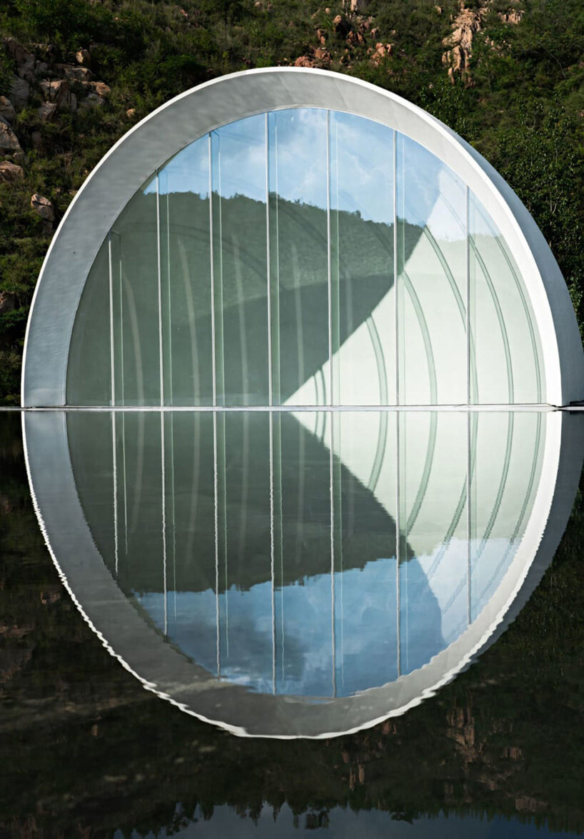 SYN architects nestles hometown moon chapel into china's mountains