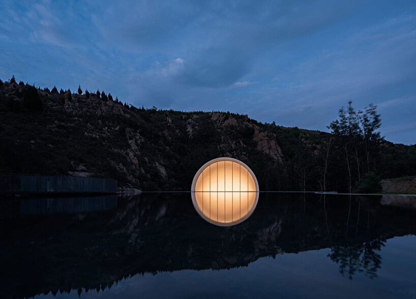 SYN architects nestles hometown moon chapel into china's mountains