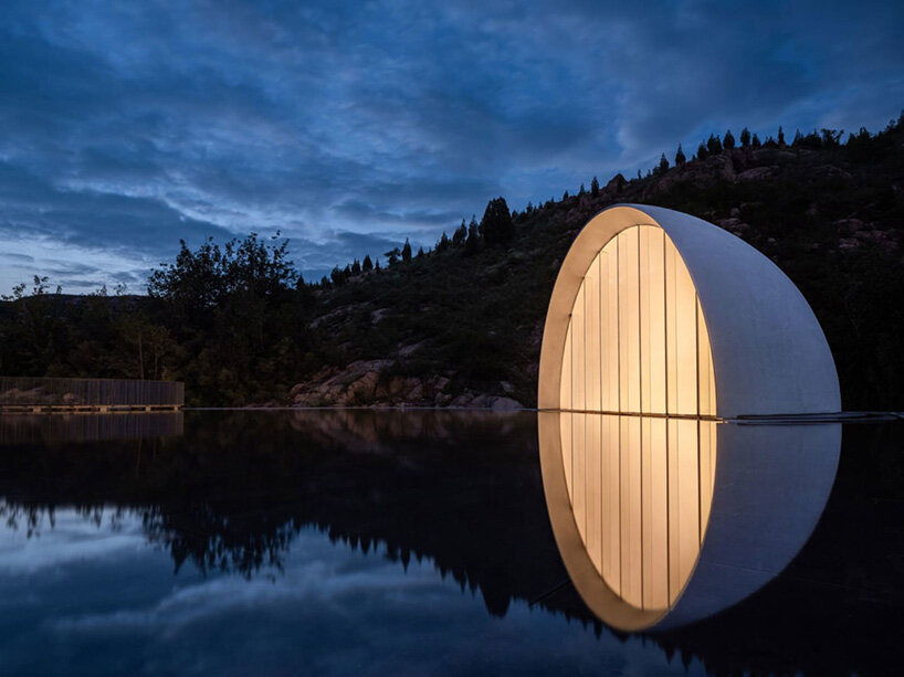 SYN architects nestles hometown moon chapel into china's mountains