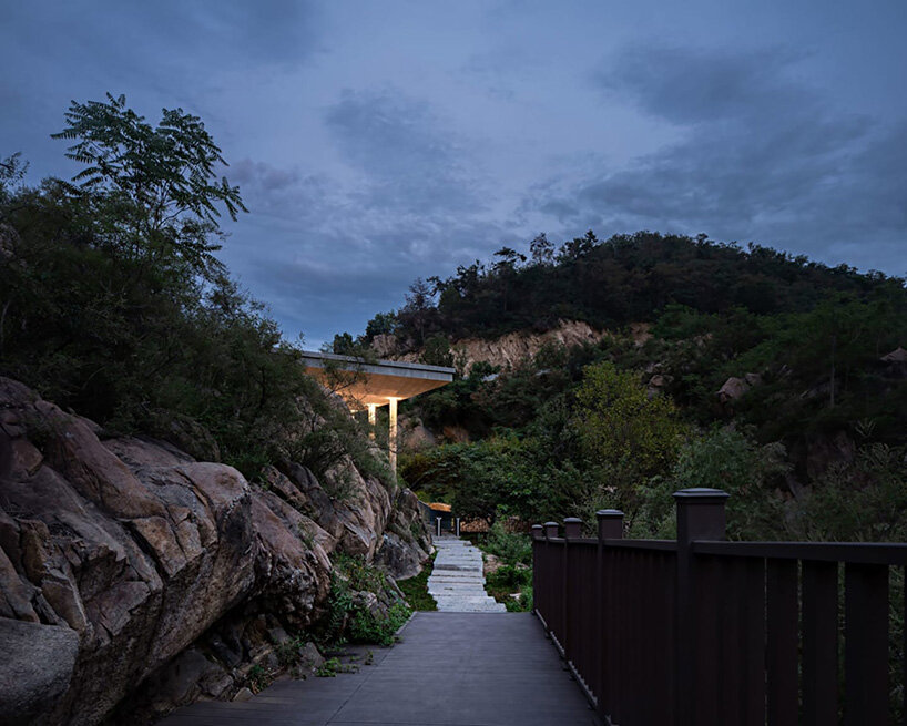 SYN architects nestles hometown moon chapel into china's mountains
