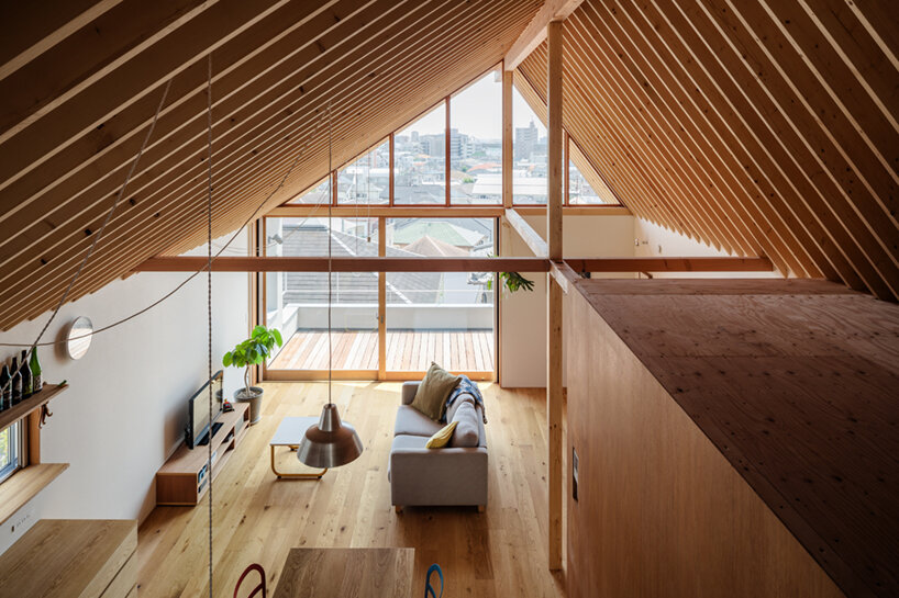 SNARK + OUVI's house in toyonaka opens outward with light-filled interiors