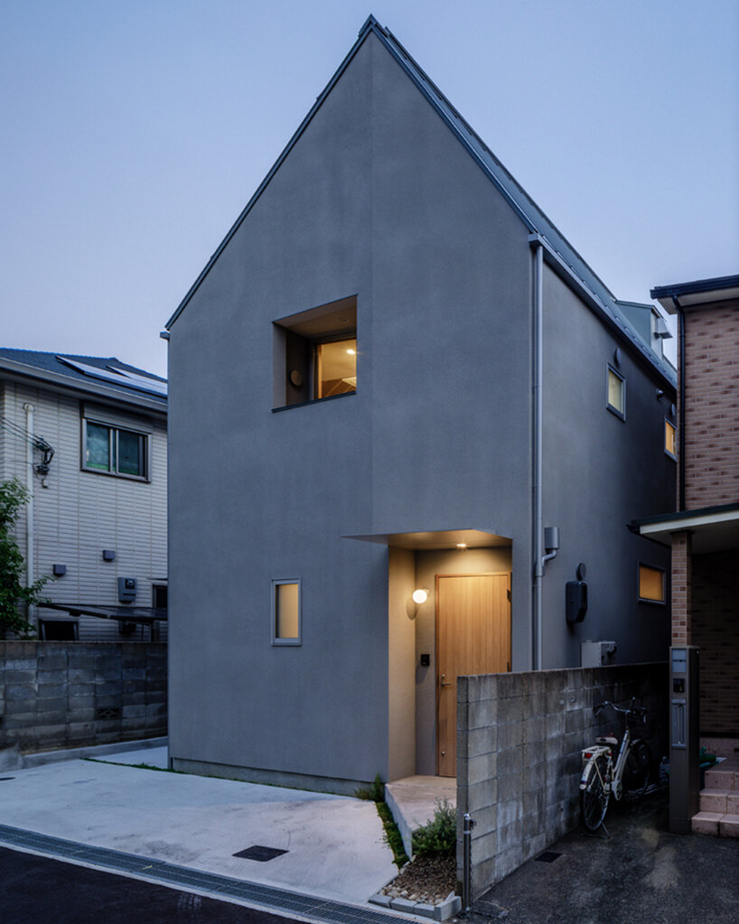 SNARK + OUVI's house in toyonaka opens outward with light-filled interiors