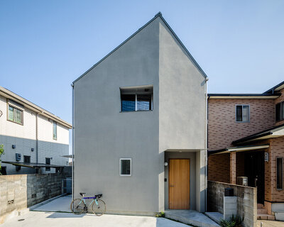 SNARK + OUVI's house in toyonaka opens outward with light-filled interiors