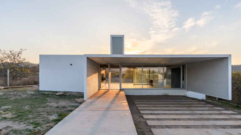 STC architects frames views across argentina with its house in la hornilla