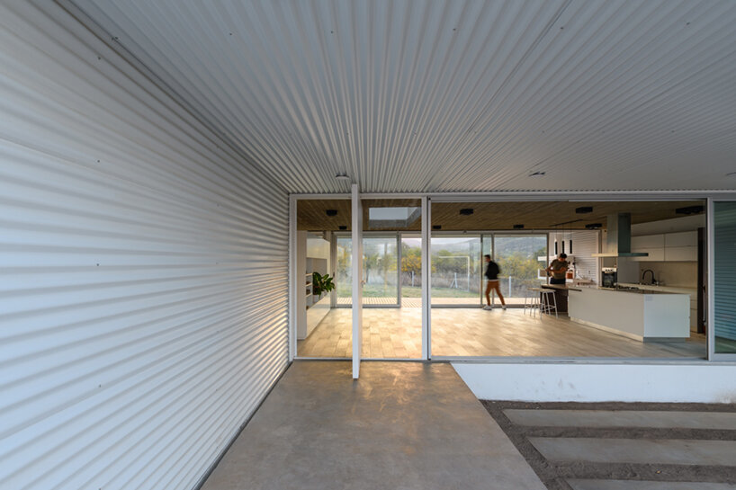 STC architects frames views across argentina with its house in la hornilla
