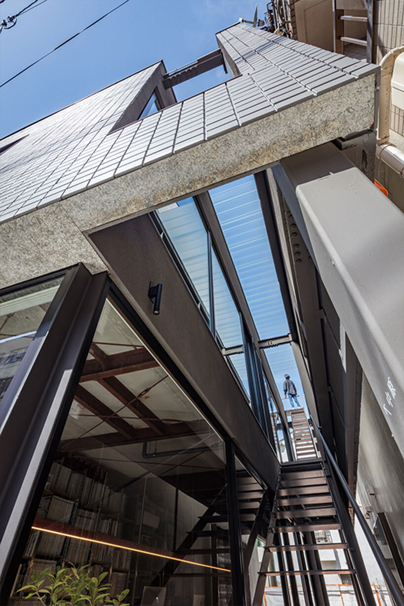 atelier house in ohiraki blurs the boundaries between work and life