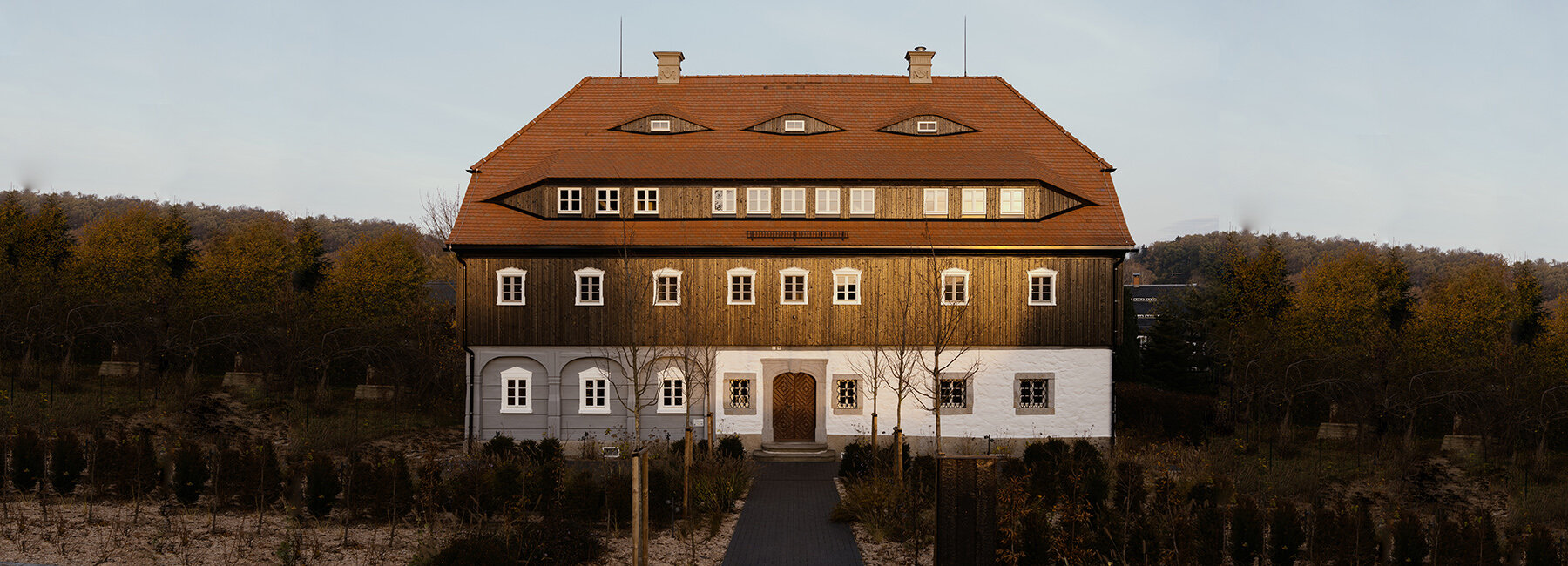 atelier-st-faktorenhaus-schonbach-designboom-1800