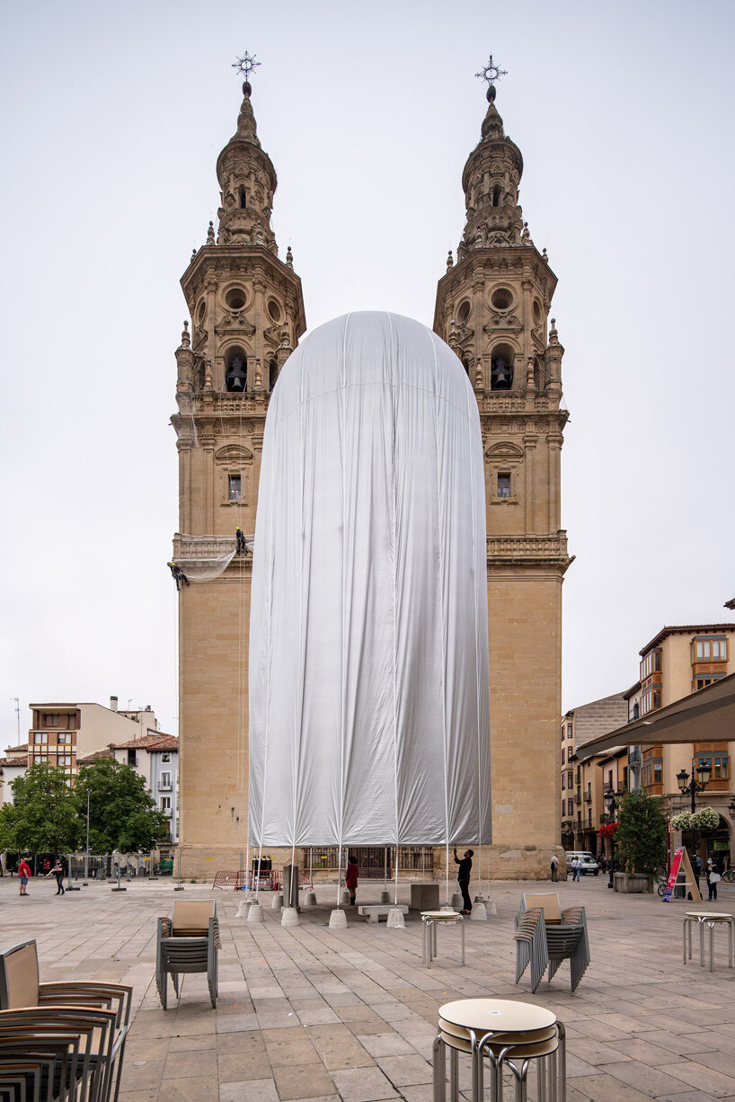 'a dome' pavilion is shaped after the monumental niche of a spanish cathedral