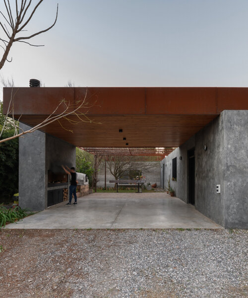 roberto benito arquitecto experiments with concrete to imitate geological layers