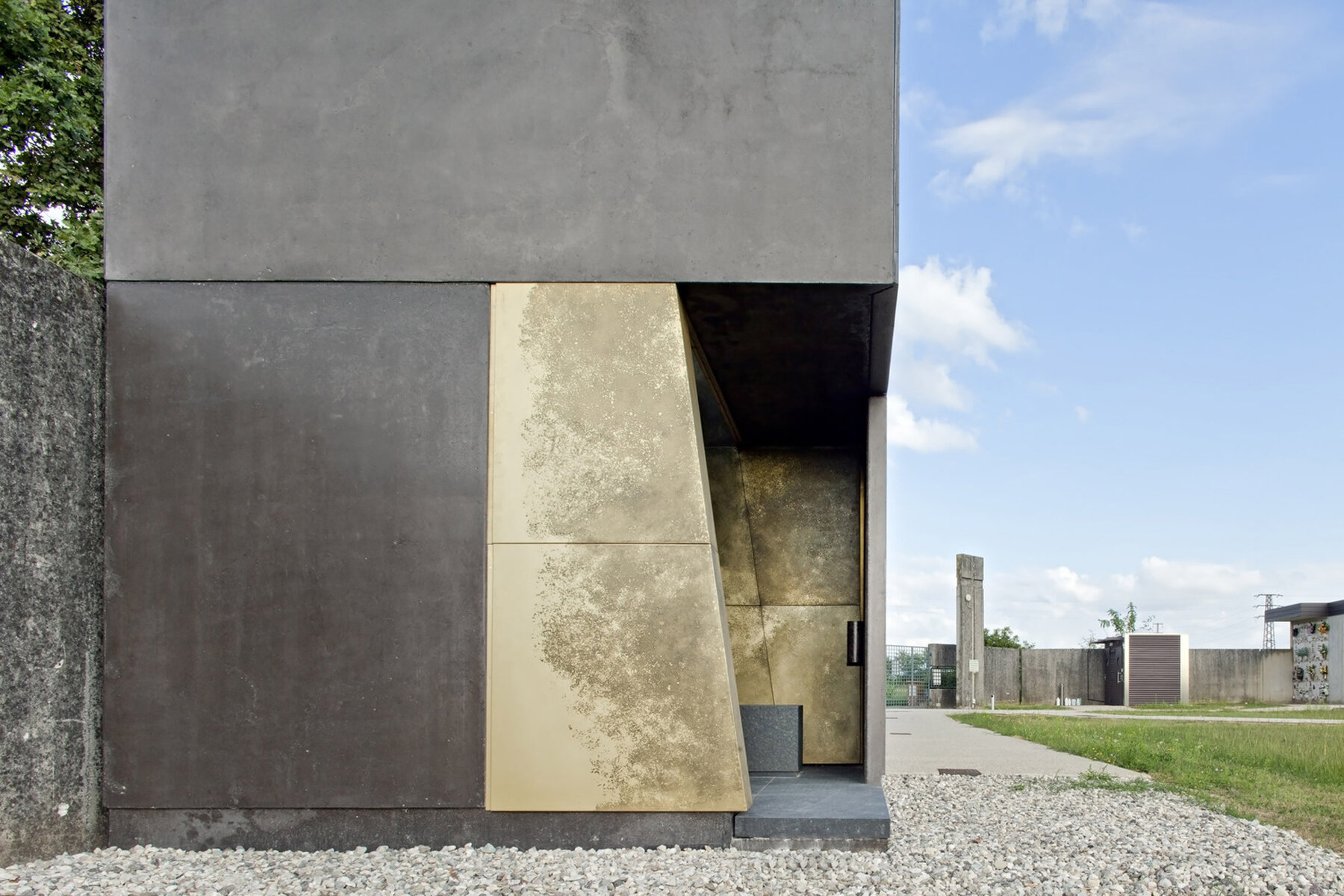 grave-chapel-120-grammi-laboratorio-di-architettura-porcellengo-italy-desigboom-05a