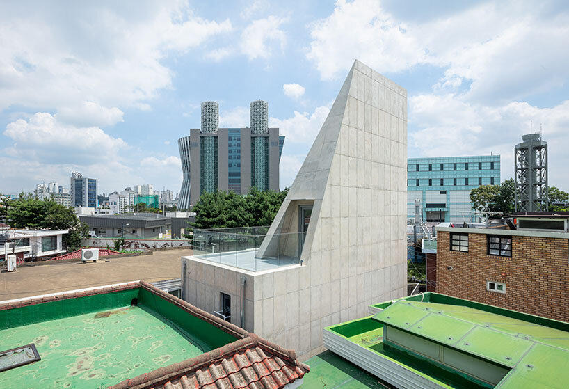 SML builds an extruded triangular residential volume in south korea, according to the right of sunlight