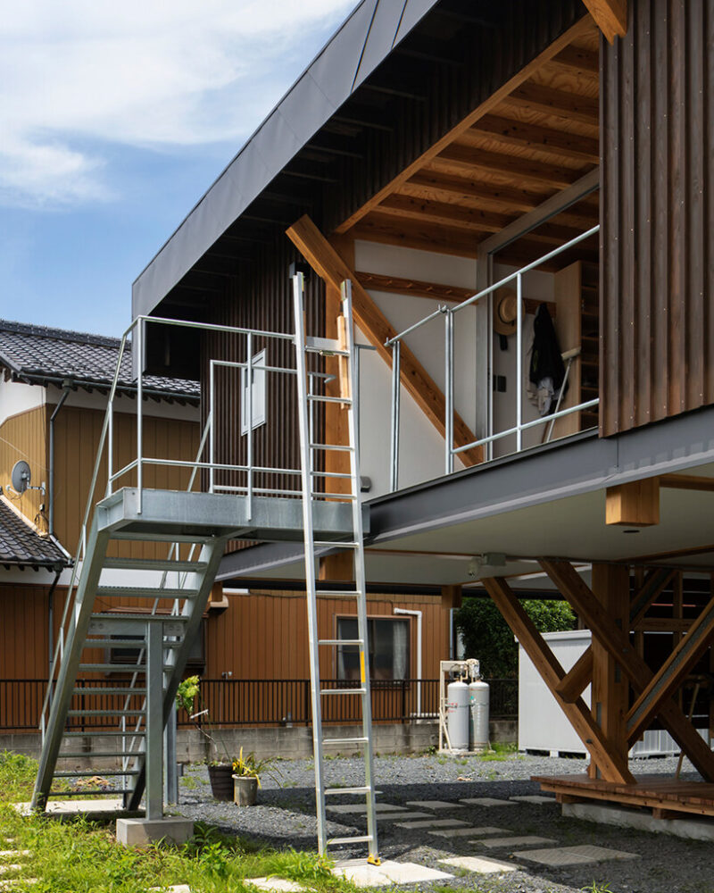 indonesian farmhouses inspire FT architects' 'stilt house' in japan