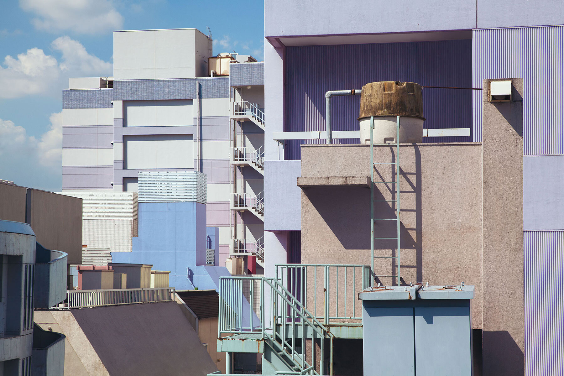 utopian-rumi-ando-strips-down-tokyo-bustling-life-designboom-1800