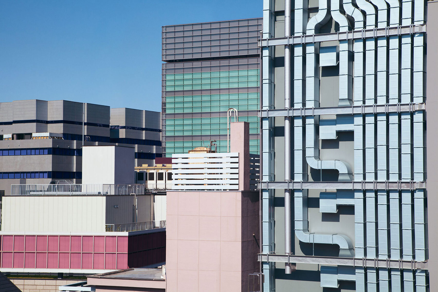utopian-rumi-ando-strips-down-tokyo-bustling-life-designboom-31800