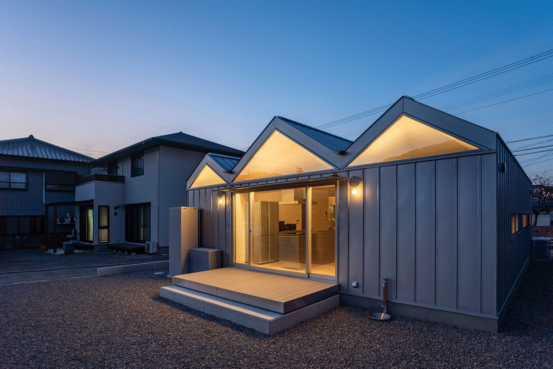 yusuke-ando-architects-house-six-lightened-ceilings-designboom-06a