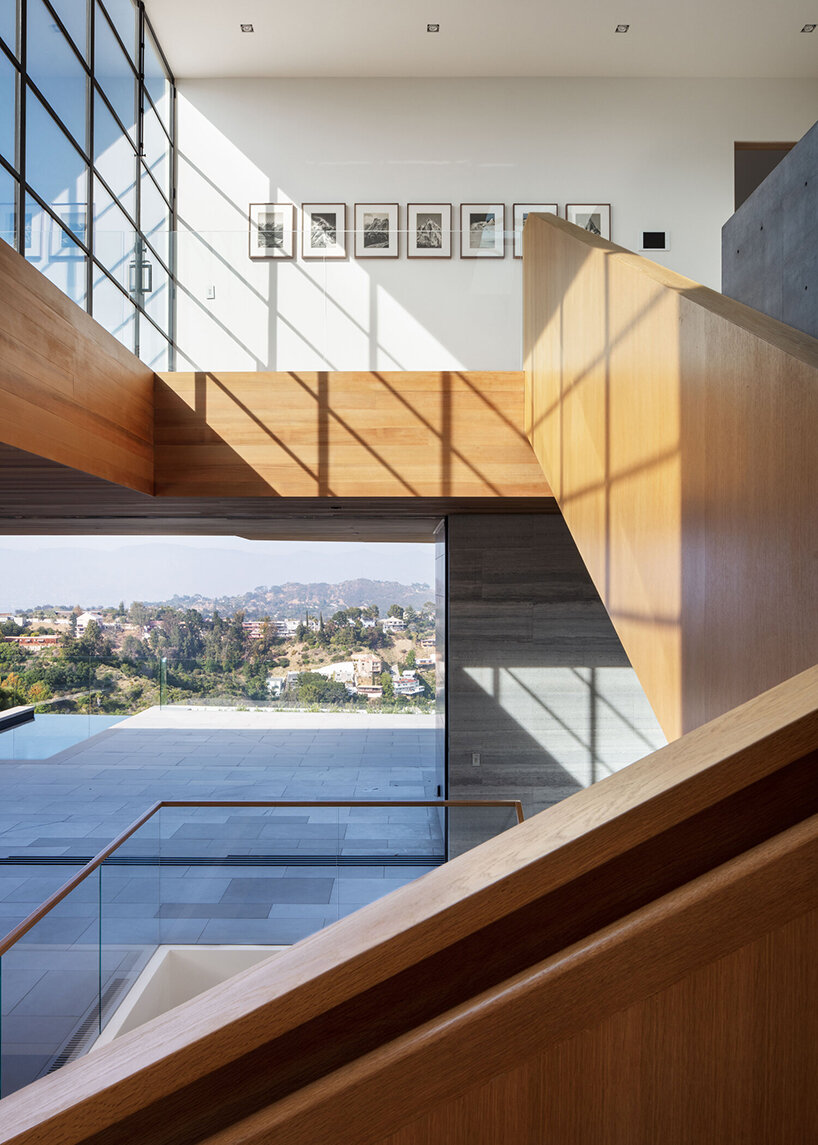 how walker workshop framed an infinite horizon for a 20,000 sqft. house in beverly hills