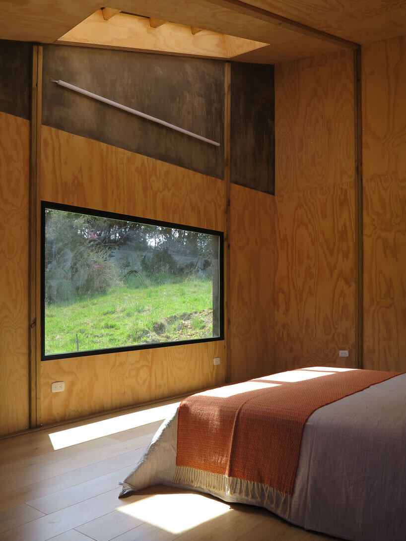 ZITA elevates a twisting house among a cloud forest in páramo, colombia