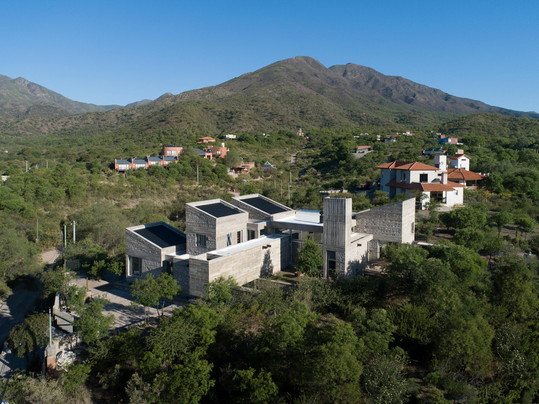 casa-dp-nanzer-vitas-argentina-gonzalo-viramonte-designboom-06a