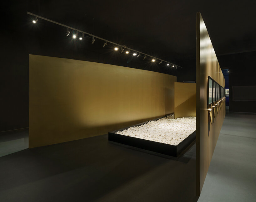 NArchitekTURA designs 'hokusai. passages...' exhibition like a meandering japanese garden