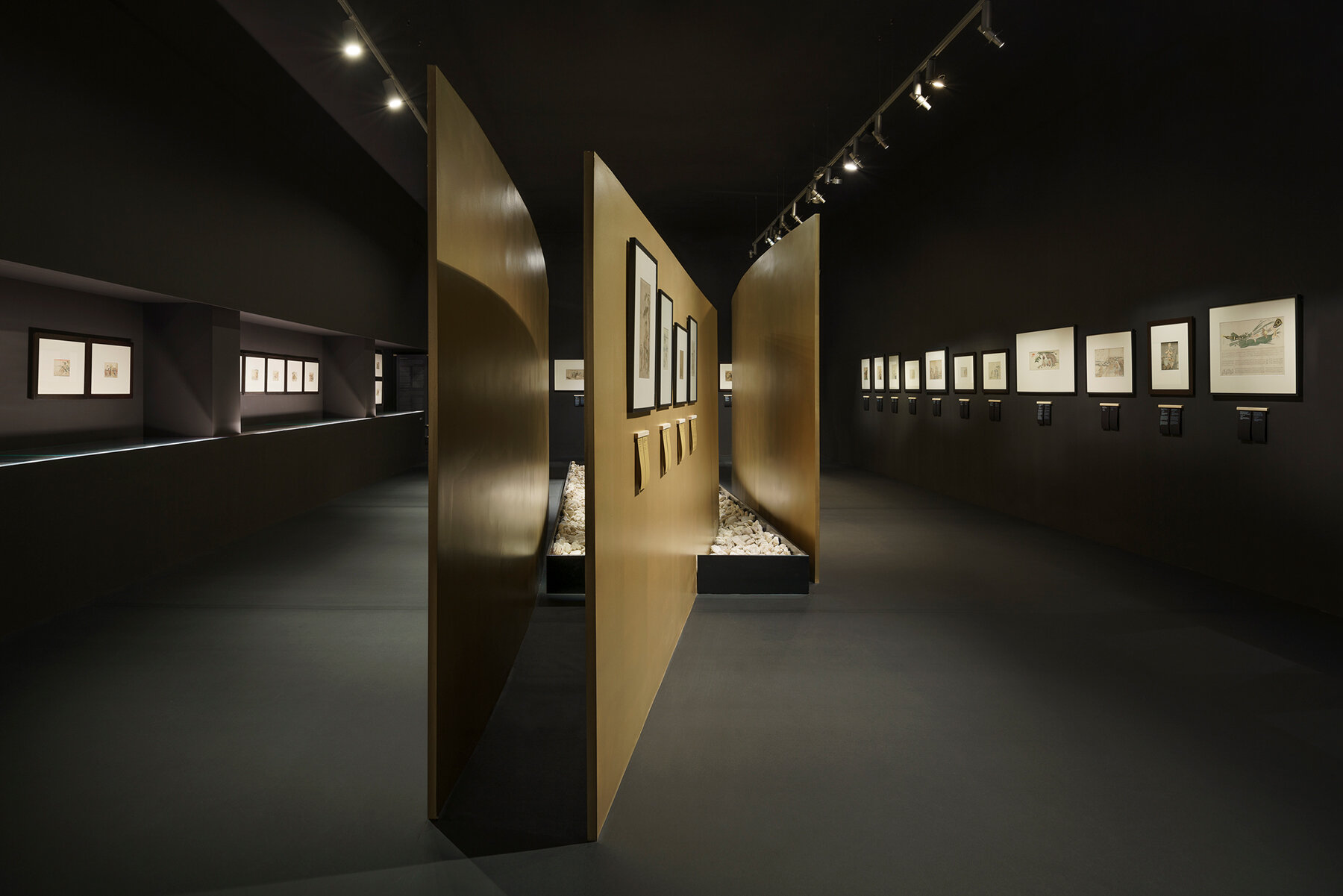 hokusai-passages-exhibition-NArchitekTURA-designboom-06a