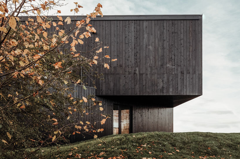 koto design completes cantilevered 'falcon house' in the cotswolds