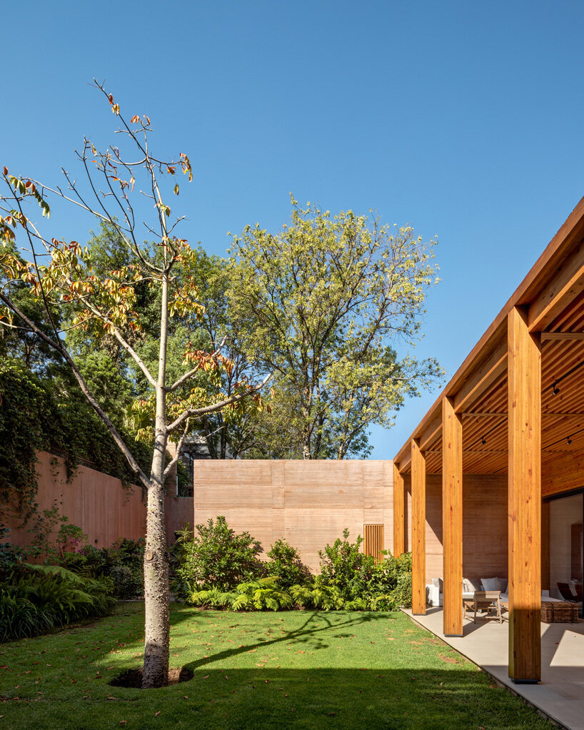 PPAA arranges 'monte tauro' dwelling around a private courtyard in mexico city