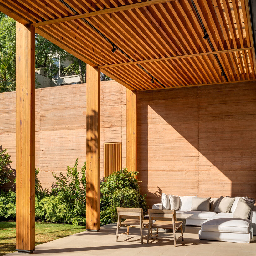 PPAA arranges 'monte tauro' dwelling around a private courtyard in mexico city