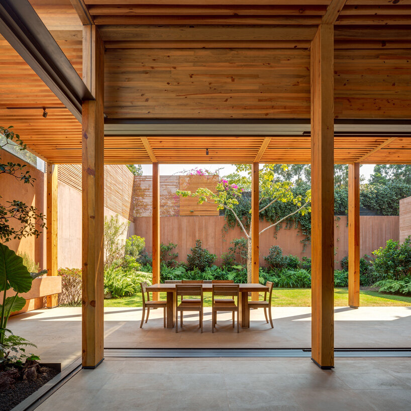 PPAA arranges 'monte tauro' dwelling around a private courtyard in mexico city